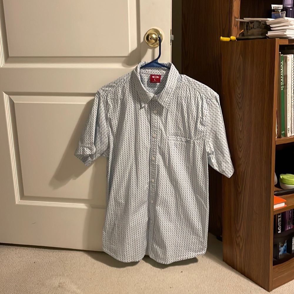 Oakley Men’s Button Up T-shirt